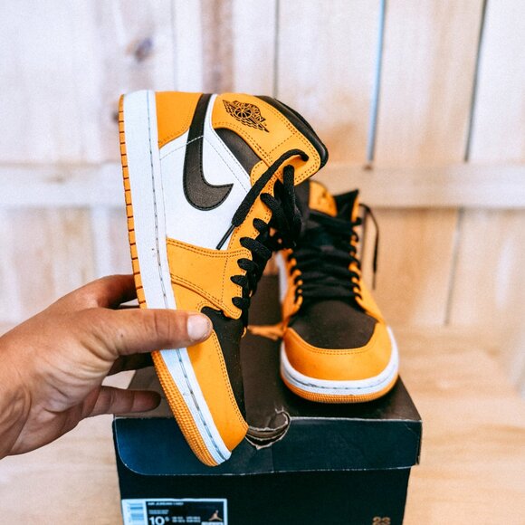 Air Jordan 1 Mid main image 4